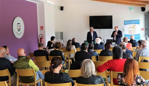 Presentata a Torino all’interno della prestigiosa Cascina Fossata la nuova guida dei Ristoranti della Tavolozza con tanti ospiti prestigiosi.