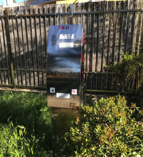 Una delle vecchie colonnine che saranno rimosse e sotituite Una delle vecchie colonnine che saranno rimosse e sotituite