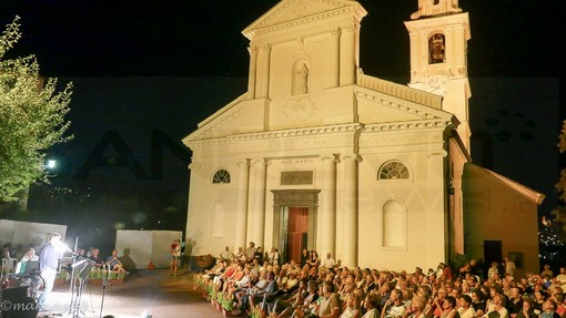 San Bartolomeo al Mare: successo ieri sera sul Sagrato della Rovere per 'Summerthemes' (Foto e Video)