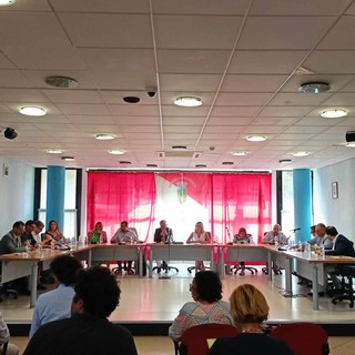 Vallecrosia, Perri convoca la prima commissione sul regolamento del consiglio comunale: rigettata Vallecrosia, Perri convoca la prima commissione sul regolamento del consiglio comunale: rigettata
