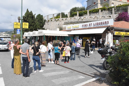 Ventimiglia: i francesi potranno comprare solo una stecca di sigarette, la federazione Tabaccai non ci sta Ventimiglia: i francesi potranno comprare solo una stecca di sigarette, la federazione Tabaccai non ci sta
