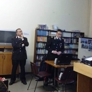 Due giorni di incontri a Taggia tra i Carabinieri e gli alunni delle scuole medie per la diffusione della cultura della legalità Due giorni di incontri a Taggia tra i Carabinieri e gli alunni delle scuole medie per la diffusione della cultura della legalità