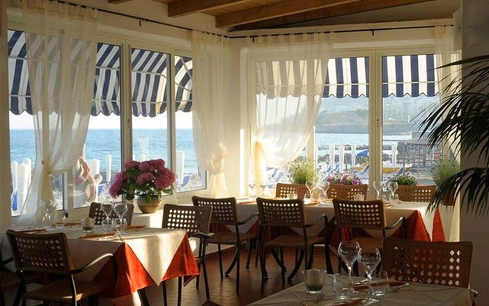 Prolunga il weekend fino lunedì: domani 25 Aprile il ristorante Lido Foce di Sanremo vi aspetta con colazioni, pranzi e aperitivi in riva al mare Prolunga il weekend fino lunedì: domani 25 Aprile il ristorante Lido Foce di Sanremo vi aspetta con colazioni, pranzi e aperitivi in riva al mare