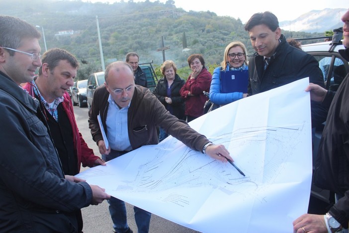 Borgo D'Oneglia: incontro del candidato sindaco Carlo Capacci "Gli oneri di urbanizzazione saranno destinati al territorio dove si edifica" Borgo D'Oneglia: incontro del candidato sindaco Carlo Capacci "Gli oneri di urbanizzazione saranno destinati al territorio dove si edifica"