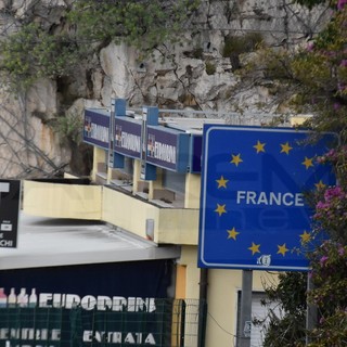 Medici Senza Frontiere: "Al confine di Ventimiglia i francesi respingono anche minorenni soli" Medici Senza Frontiere: "Al confine di Ventimiglia i francesi respingono anche minorenni soli"