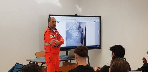 Sanremo: all'Istituto 'Ruffini-Aicardi' il progetto 'Primo soccorso a scuola. A scuola di primo soccorso' Sanremo: all'Istituto 'Ruffini-Aicardi' il progetto 'Primo soccorso a scuola. A scuola di primo soccorso'