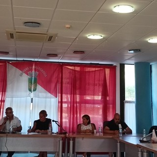 Vallecrosia, Valenti abbandona il consiglio comunale. Il sindaco Biasi: "Regole rispettate" (Foto e video)