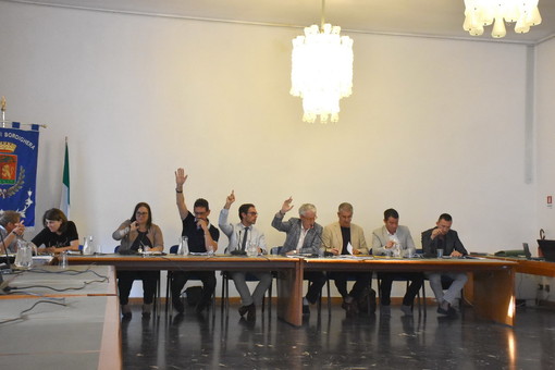 Bordighera: sarà una lunga riunione di Consiglio comunale lunedì prossimo, ricco l'ordine del giorno