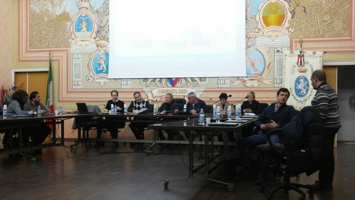 Diano Marina: Consiglio Comunale partecipato sul riutilizzo del vecchio sedime ferroviario Diano Marina: Consiglio Comunale partecipato sul riutilizzo del vecchio sedime ferroviario