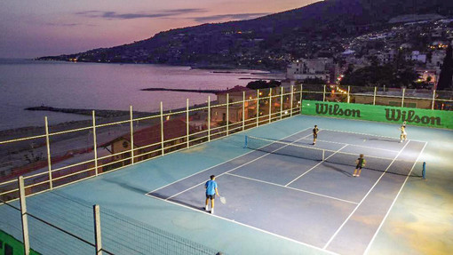 Ospedaletti: oggi al Circolo Tennis un torneo speciale, una 'Notte bianca' con racchette e palline