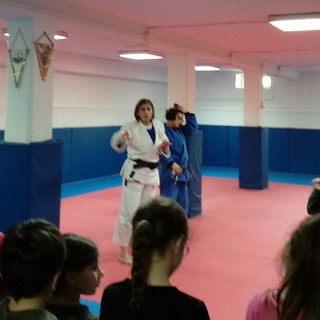 Oltre 200 alunni dell’Istituto Comprensivo ‘Biancheri’ a scuola di judo con lo JC Ventimiglia Oltre 200 alunni dell’Istituto Comprensivo ‘Biancheri’ a scuola di judo con lo JC Ventimiglia