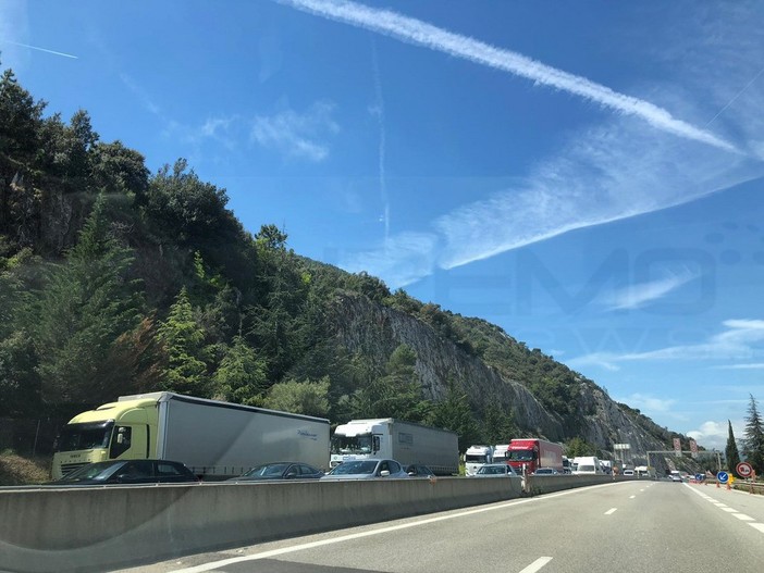 Mentone: sarà riaperta alle 13.30 l'autostrada A8 tra Monaco e Mentone chiusa stamattina per incidente (Foto)