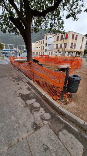 Taggia: lavori in corso ai giardini di via Anfossi, Cascino e Caldani &quot;Ritardo nega ai cittadini l'uso di uno dei pochi punti verdi della città&quot;