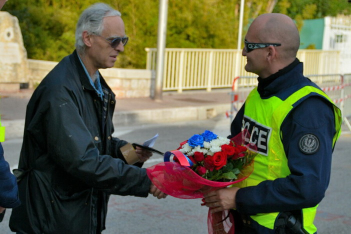 Dopo Parigi la solidarietà di un agente della Municipale di Sanremo alla frontiera di Ponte San Ludovico a Ventimiglia