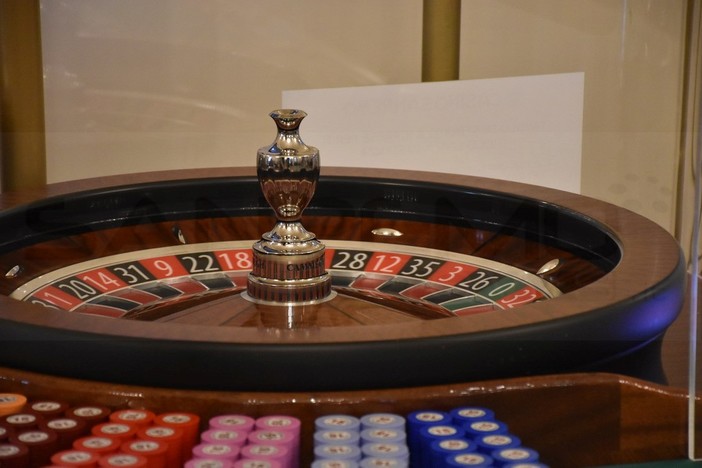 Slitta l'apertura di sale slot, scommesse Bingo: per il Casinò di Sanremo anche l'apertura delle macchinette Slitta l'apertura di sale slot, scommesse Bingo: per il Casinò di Sanremo anche l'apertura delle macchinette