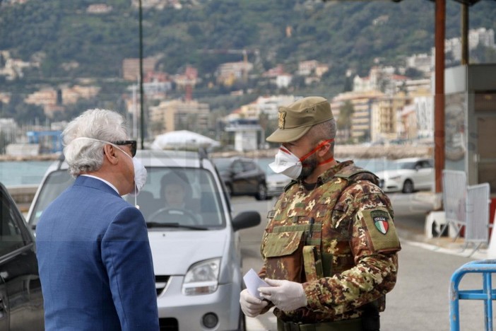 Mascherina obbligatoria 'sempre' a Ventimiglia: gli altri sindaci per ora restano alla finestra Mascherina obbligatoria 'sempre' a Ventimiglia: gli altri sindaci per ora restano alla finestra