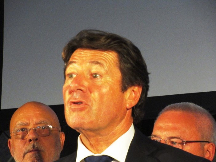 Nizza: l'emozione del Sindaco Christian Estrosi per il ritorno alla luce di Catherine, la 'talpa' che ha scavato la Ligne 2 del tram Nizza: l'emozione del Sindaco Christian Estrosi per il ritorno alla luce di Catherine, la 'talpa' che ha scavato la Ligne 2 del tram
