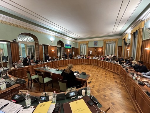 Sanremo: Negri scavalca Negro, cambio in Consiglio. Toesca esulta e Mager commenta "Fatto tecnico, non personale" Sanremo: Negri scavalca Negro, cambio in Consiglio. Toesca esulta e Mager commenta "Fatto tecnico, non personale"