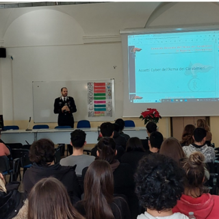 I carabinieri di Sanremo incontrano gli studenti dell'istituto "Colombo" (Foto) I carabinieri di Sanremo incontrano gli studenti dell'istituto "Colombo" (Foto)