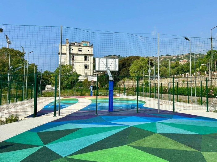 Il nuovo campo da basket appena inaugurato a Pian di Poma Il nuovo campo da basket appena inaugurato a Pian di Poma