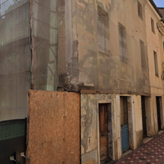 Bordighera, cantiere in via Trento: scatta il divieto di transito ai pedoni Bordighera, cantiere in via Trento: scatta il divieto di transito ai pedoni