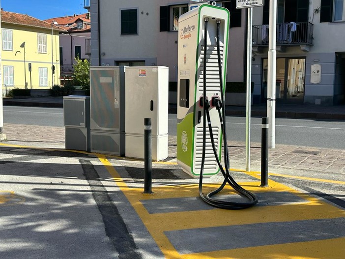 San Bartolomeo al Mare: operative le due colonnine di ricarica elettrica per veicoli e motoveicoli San Bartolomeo al Mare: operative le due colonnine di ricarica elettrica per veicoli e motoveicoli