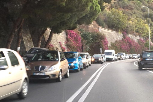 Ventimiglia: aumento dei controlli al confine italo-francese, lunghe code questa mattina sull'Aurelia (Foto)