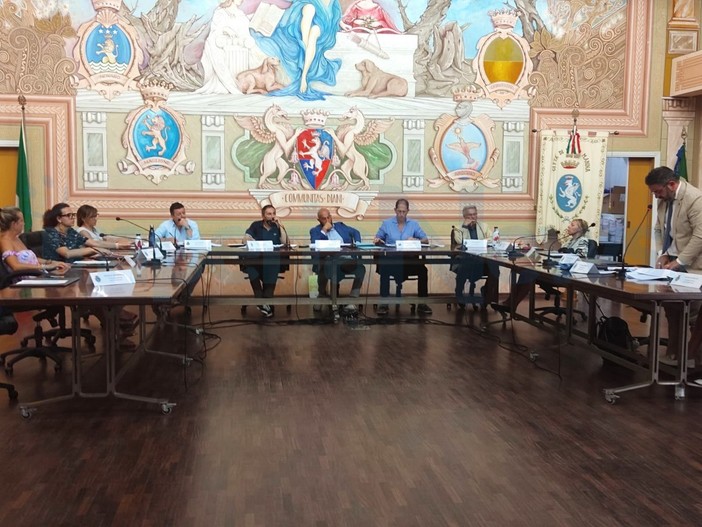 Diano Marina: martedì prossimo torna a riunirsi il consiglio comunale, ecco l'ordine del giorno Diano Marina: martedì prossimo torna a riunirsi il consiglio comunale, ecco l'ordine del giorno