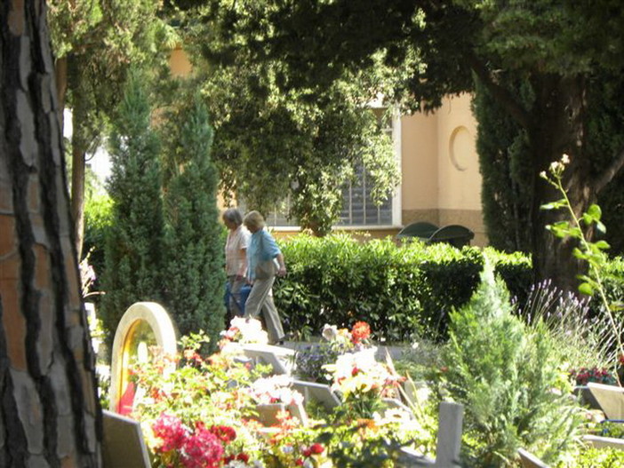 Sanremo: con un'ordinanza, il Comune revoca la chiusura dei cimiteri cittadini Sanremo: con un'ordinanza, il Comune revoca la chiusura dei cimiteri cittadini