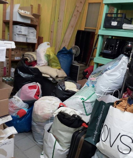 Ventimiglia: solidarietà per i migranti con l'associazione 'Garabombo', coperte ed altro alle Gianchette