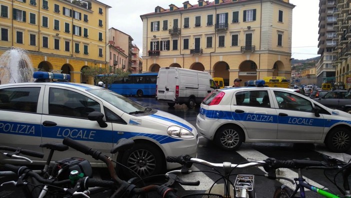 Imperia: controllore aggredito sull'autobus da tre giovani sudamericani senza biglietto (Foto)