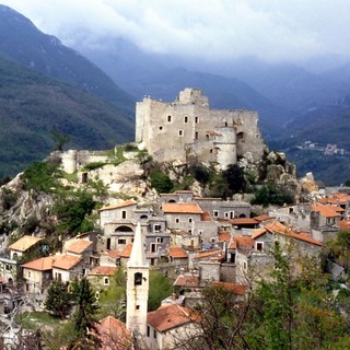 'Miracolo a Castelvecchio di Rocca Barbena', il nuovo romanzo ligure di Ippolito Edmondo Ferrario