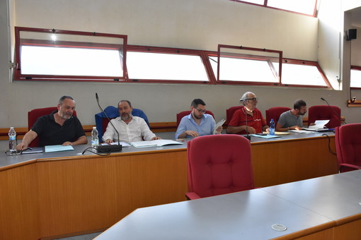 Bilancio preventivo, cibo sintetico e situazioni di povertà tra i punti all'ordine del giorno del consiglio comunale di Taggia