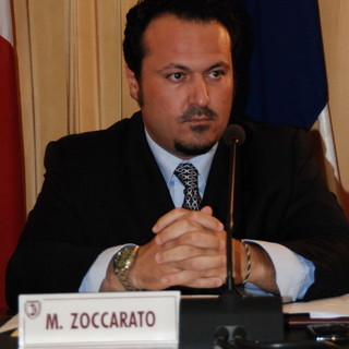 Zoccarato tuona su Facebook: "Visto quanto sta accadendo nel centro destra, speriamo ci salvi Renzi!"