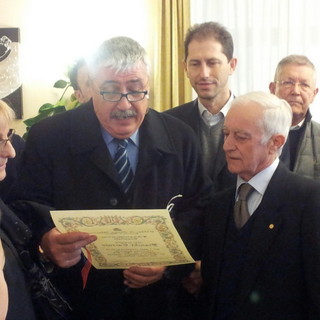 Diano Marina: consegnata questa mattina una targa alla famiglia Bianchi Carenzo