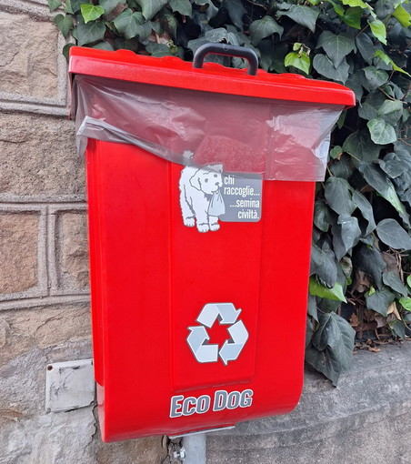 Bordighera: installati venti nuovi cestini in città per la raccolta delle deiezioni canine (Foto)
