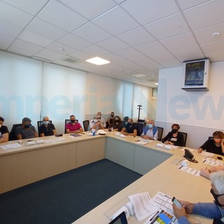 Imperia: allerta meteo e perturbazione in arrivo, Scajola lascia aperte le scuole della città Imperia: allerta meteo e perturbazione in arrivo, Scajola lascia aperte le scuole della città