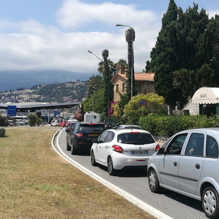 Ventimiglia: aiuola di Ponte San Ludovico nel degrado da tempo, Scullino "Mi diano competenze e soldi e ci pensiamo noi" Ventimiglia: aiuola di Ponte San Ludovico nel degrado da tempo, Scullino "Mi diano competenze e soldi e ci pensiamo noi"