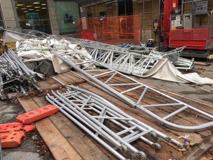 Imperia: crollo dell'impalcatura del Cavour, in procura la relazione di vigili del fuoco e ispettorato del lavoro, ipotesi disastro colposo Imperia: crollo dell'impalcatura del Cavour, in procura la relazione di vigili del fuoco e ispettorato del lavoro, ipotesi disastro colposo