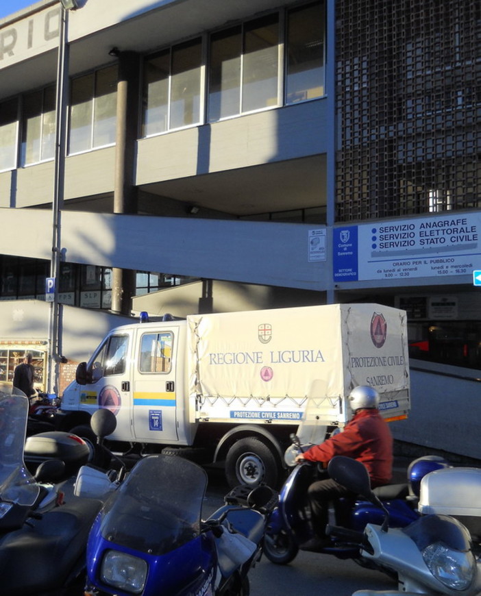 Sanremo: ecco il primo camion della Protezione Civile per gli alluvionati del Levante Sanremo: ecco il primo camion della Protezione Civile per gli alluvionati del Levante
