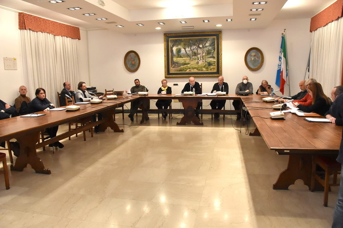 Ospedaletti: bagarre ieri in Consiglio comunale, l'opposizione accusa il Sindaco e abbandona l'aula Ospedaletti: bagarre ieri in Consiglio comunale, l'opposizione accusa il Sindaco e abbandona l'aula