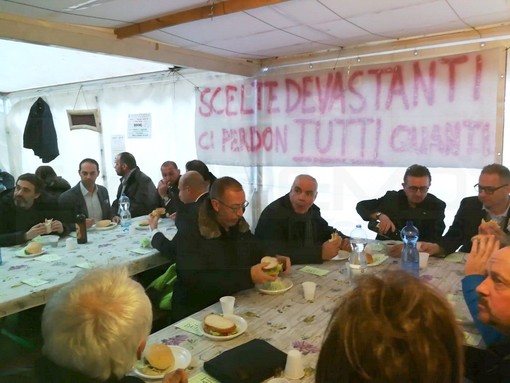 Anche la delegazione sanremese dell'Ugl Terziario a Campione d'Italia: "Una situazione sconvolgente" Anche la delegazione sanremese dell'Ugl Terziario a Campione d'Italia: "Una situazione sconvolgente"