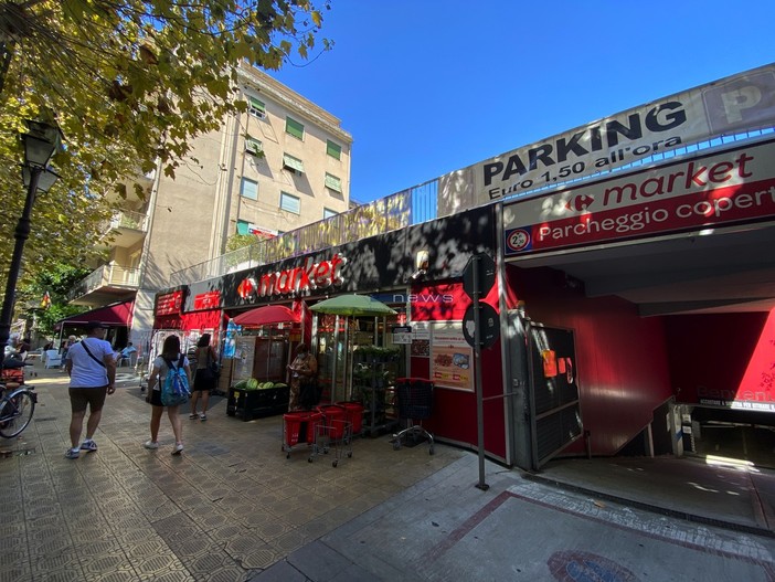 Sanremo, vertice tra Comune, Polizia Locale e Carrefour: nel mirino rifiuti, clochard e caos merci Sanremo, vertice tra Comune, Polizia Locale e Carrefour: nel mirino rifiuti, clochard e caos merci