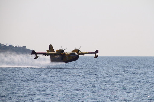 Regione: incendi boschivi, operazioni di bonifica in corso a Montalto Ligure, nell’imperiese, e a Casarza Ligure, nel Tigullio