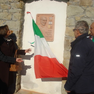 Bajardo: grande commozione ieri a Bajardo per l'inaugurazione del bassorilievo che ricorda Mons. Raffa