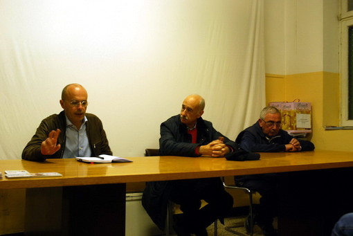Imperia: la visita del candidato sindaco Carlo Capacci ieri nella frazione di Costa d'Oneglia Imperia: la visita del candidato sindaco Carlo Capacci ieri nella frazione di Costa d'Oneglia