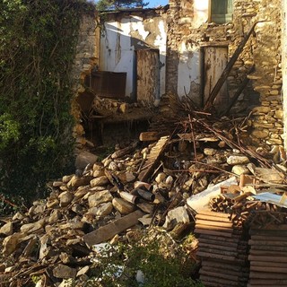 Muzio: crolla una casa disabitata nella frazione di Pieve di Teco, Alessandri "Ulteriore simbolo di fragilità del nostro territorio" (Foto)