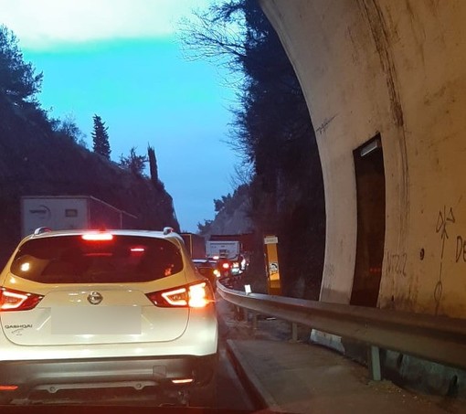 Ancora code per i lavoratori in frontiera: ai diversi confini la Polizia Francese controlla tutti Ancora code per i lavoratori in frontiera: ai diversi confini la Polizia Francese controlla tutti