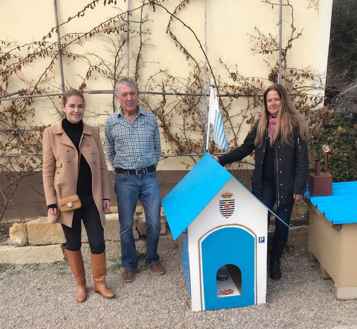 Seborga: ieri la proiezione del film 'Rudolf alla ricerca della felicità' e le offerte per il 'Villaggio dei Gatti'