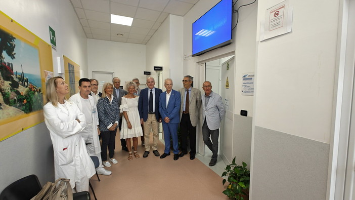 Sanremo: consegnata dai Rotary provinciali una Smart Tv al reparto di Radioterapia del 'Borea' (Foto) Sanremo: consegnata dai Rotary provinciali una Smart Tv al reparto di Radioterapia del 'Borea' (Foto)